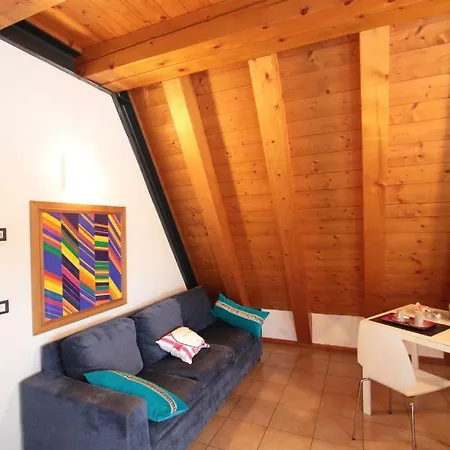 Convenient Penthouse For Venice. Private Free Parking!!!